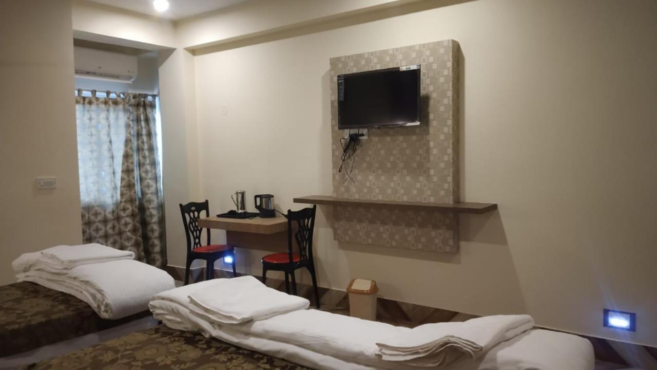 Hotel Shreesh Sitapur Extérieur photo