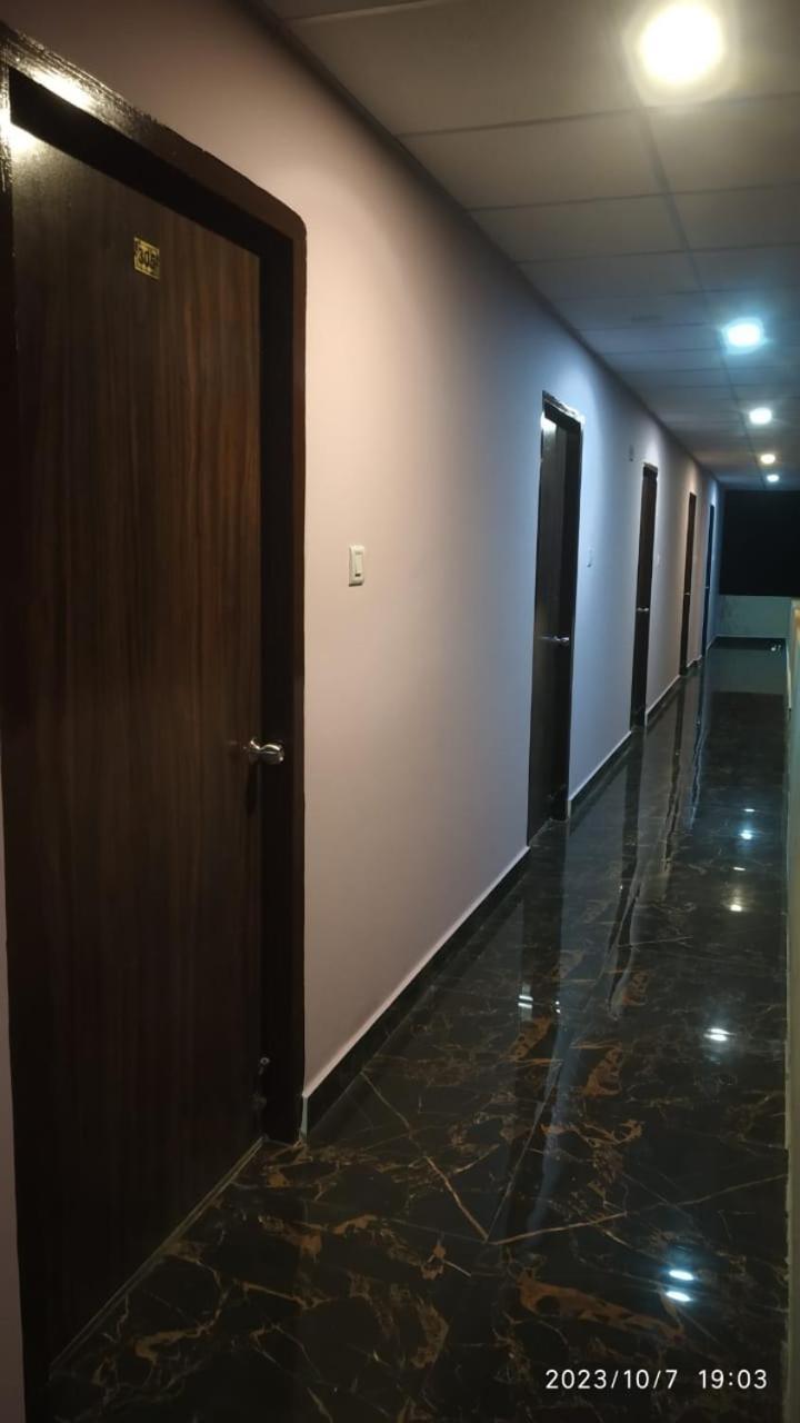 Hotel Shreesh Sitapur Extérieur photo